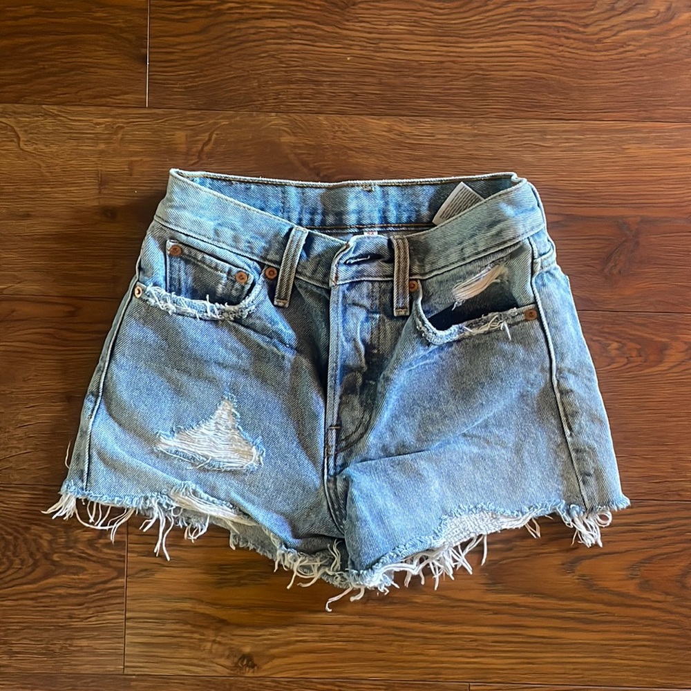 Levis size 24 Jean Shorts